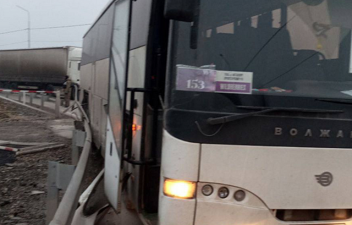 В Тульской области столкнулись фура и автобус