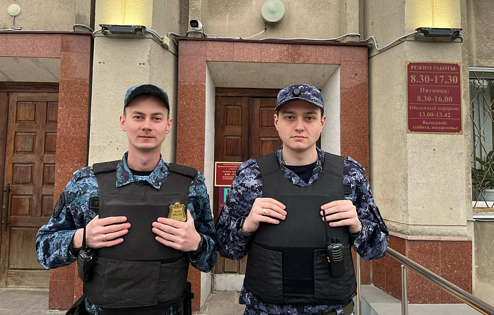 Судебные приставы в Туле помогли пенсионерке, почувствовавшей себя плохо после заседания