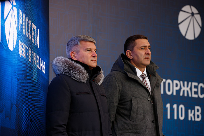 Дюмину и гендиректору «Россетей» Рюмину показали новый питающий центр в Туле