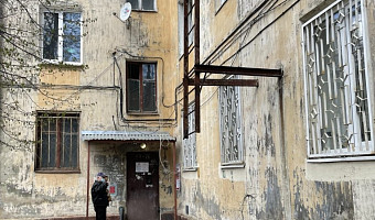 Подъездная романтика или соседские войны: что можно и нельзя делать в подъезде?