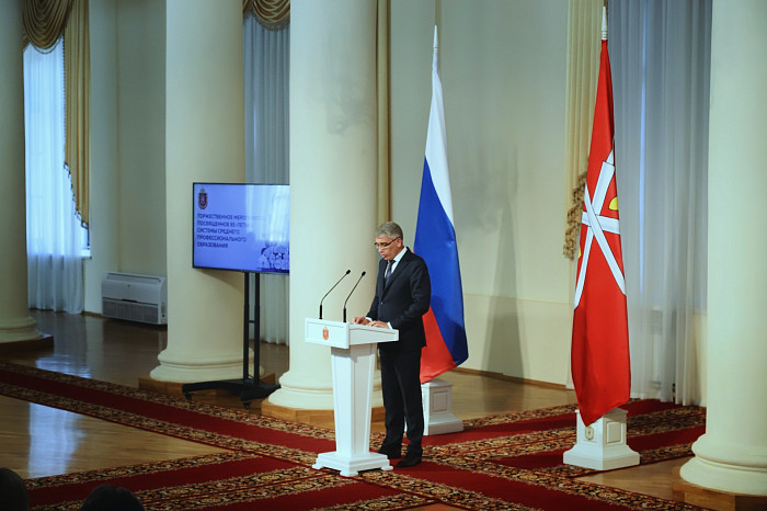 «В ваших руках находится будущее нашей страны»: Дмитрий Миляев вручил награды работникам системы среднего профобразования региона