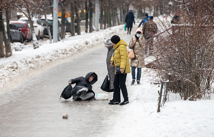 Метель и гололедица: 5 жизненно важных советов для пешеходов и водителей
