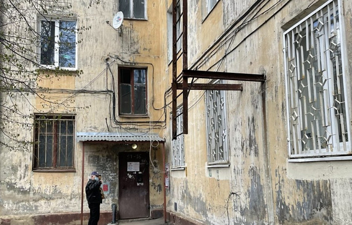 Подъездная романтика или соседские войны: что можно и нельзя делать в подъезде?