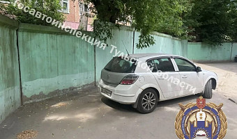 В Туле во дворе на улице Волкова Opel Astra сбил семилетнюю девочку