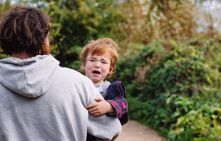 «Тетенька, помогите!»: что делать, если вы стали свидетелем жестокого обращения с ребенком  