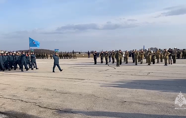 Сотрудники ГУ МЧС РФ начали репетицию Парада Победы