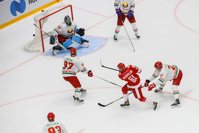 Фоторепортаж: как прошел матч между национальными сборными России и Беларуси