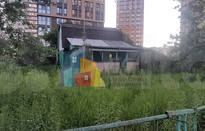 В Туле за 4,2 млн рублей продают скандальный дачный участок внутри ЖК