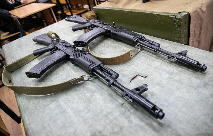 Во всеоружии: сколько жителей Тульской области имеют холодное и огнестрельное