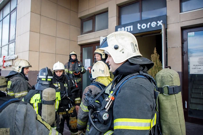 Пожар произошел в здании ночного клуба и ресторана на улице Болдина в Туле