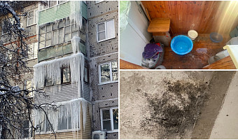 «Мы с этой текущей крышей боремся пятый год»: пенсионерка с инвалидностью ведрами выносит воду с балкона – дом заливает даже в минус 15