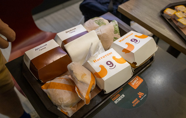 РБК: с 20 октября сеть «Вкусно – и точка» повысит цены на бургеры на 8-10%
