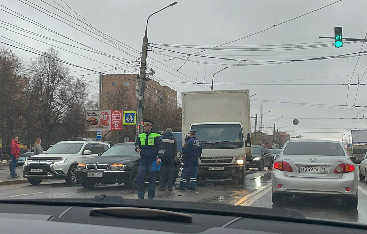 В Туле на проспекте Ленина произошло массовое ДТП