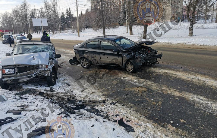 В Новомосковске пьяная женщина-водитель устроила тройное ДТП с пострадавшим