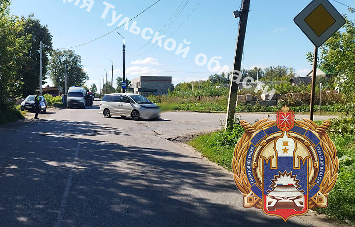 В Донском автоледи и подросток пострадали при столкновении Toyota и Lada