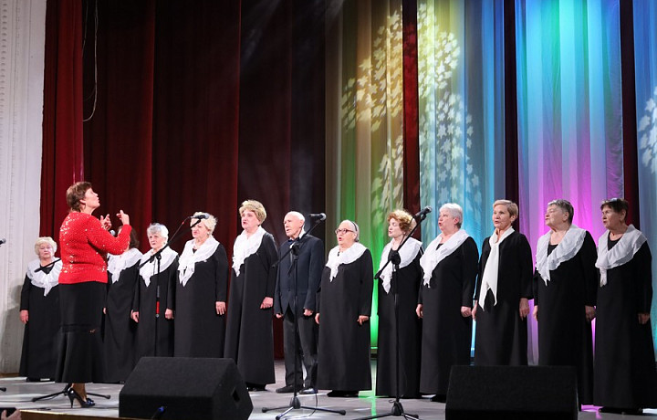 В Новомосковске состоялся концерт для людей с ограниченными возможностями здоровья