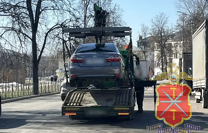 В Туле выявили иностранца, нелегально работающего таксистом