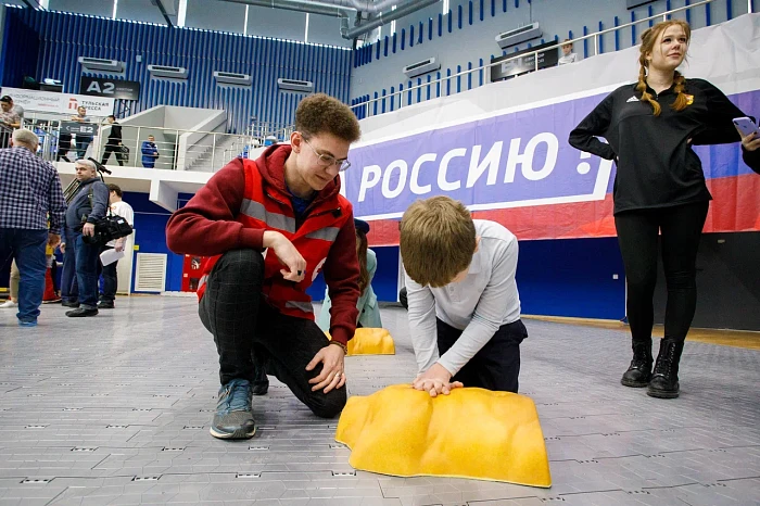 Туляки отработали навыки оказания первой помощи в рамках флешмоба «Дети спасают жизни»