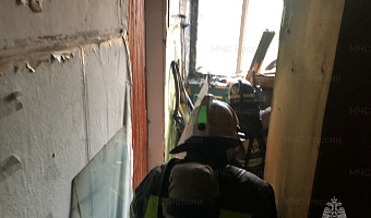 Спасатели потушили пожар в доме на улице Баумана в Алексине