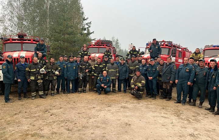 Тульские спасатели продолжили борьбу с природными пожарами в Рязанской области