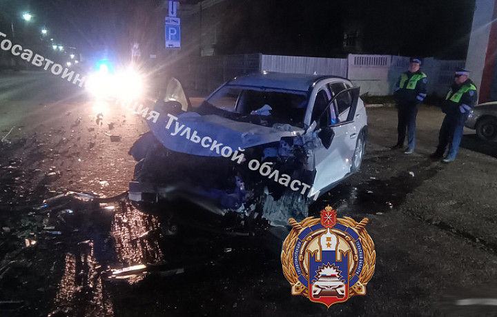 Два человека попали в больницу после ДТП с фурой на улице Мосина в Туле