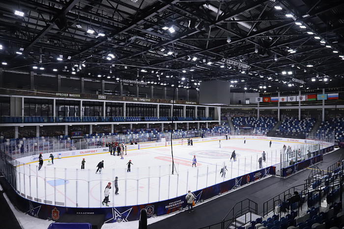 Сходил на бесплатные занятия и влюбился в лед: как тульских школьников учат кататься на коньках – фоторепортаж