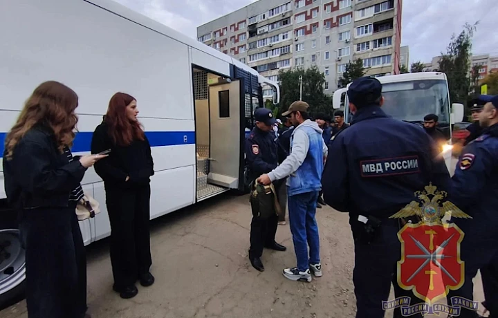 Силовики проверили 126 мигрантов во время очередных рейдов