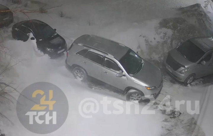 Житель Тулы на таймлпас-видео показал, как за ночь замело его двор