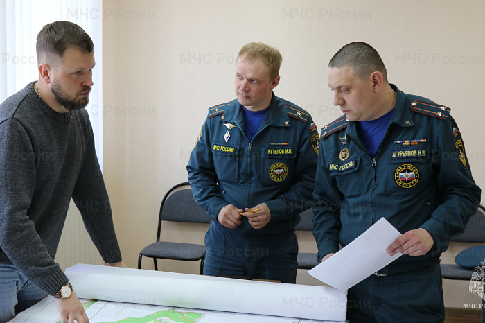 Сотрудники МЧС во время рейда в Туле поймали женщину, сжигавшую сухую траву