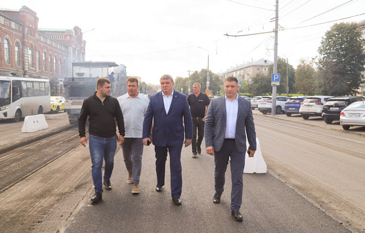 Илья Беспалов проконтролировал ход дорожного ремонта на улицах Тулы