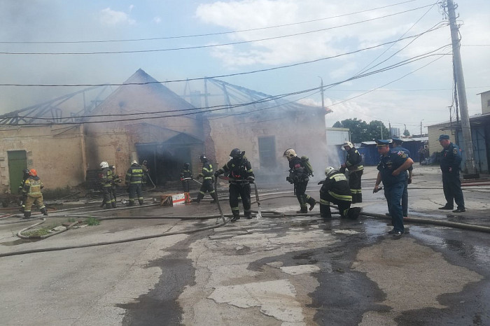 В Туле загорелось кафе на Центральном рынке