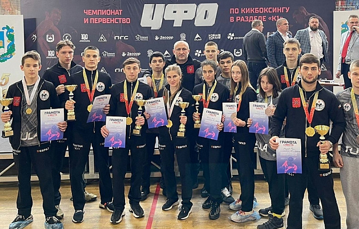 Тульские кикбоксеры привезли награды с чемпионата и первенства ЦФО