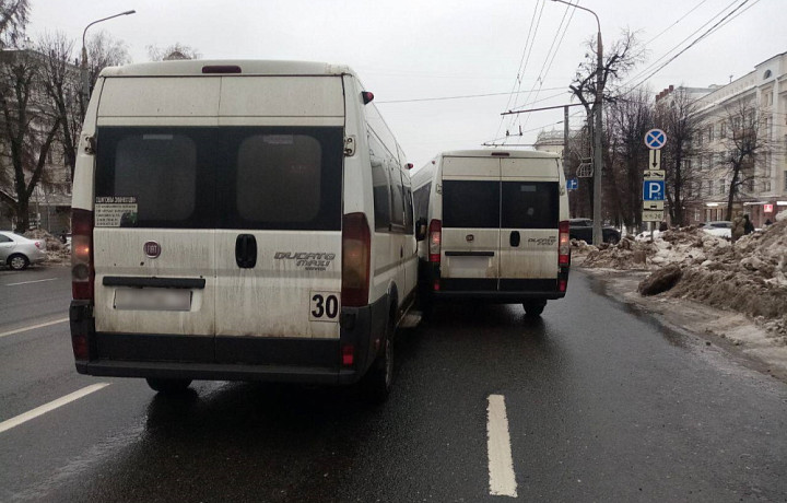 На остановке «улица Первомайская» в Туле образовалась задержка троллейбусов из-за ДТП