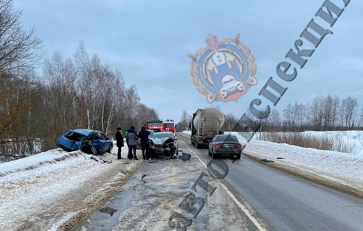 Двоих человек госпитализировали после ДТП на трассе "Тула - Белев"