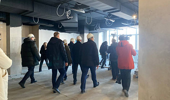 В строящейся школе в ЖК «Суворовский-2» сделают мастерские, парковку для родителей и места для тихого отдыха