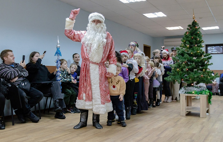В Алексине для беженцев из ДНР, ЛНР и Белгородской области устроили новогоднее представление