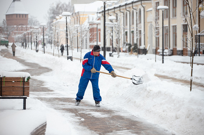 Тулу засыпало снегом: как в городе борются с последствиями стихии