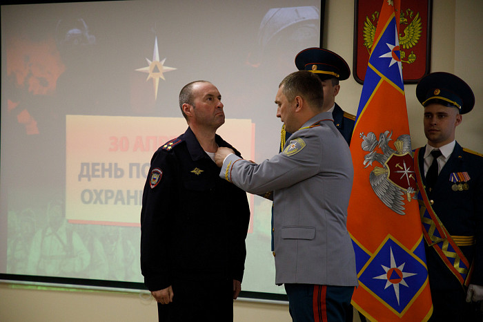 Глава тульского МЧС поздравил спасателей с Днем пожарной охраны