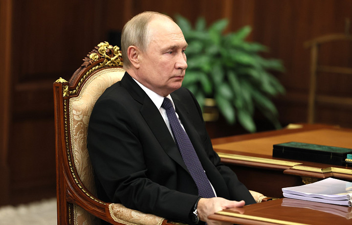 Путин подписал указ о повышении с 1 октября на 5,5% зарплат отдельным категориям госслужащих
