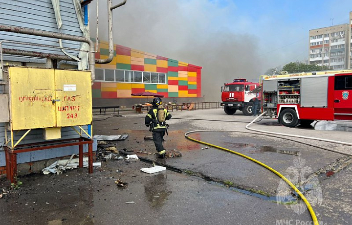 Пожар произошел в здании, расположенном на рынке в Новомосковске