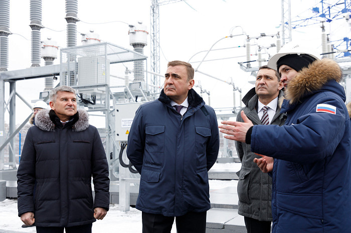 Дюмину и гендиректору «Россетей» Рюмину показали новый питающий центр в Туле