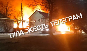 Дом загорелся в Туле на улице Карпова