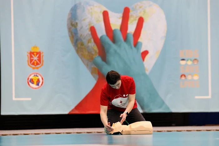 Туляки отработали навыки оказания первой помощи в рамках флешмоба «Дети спасают жизни»