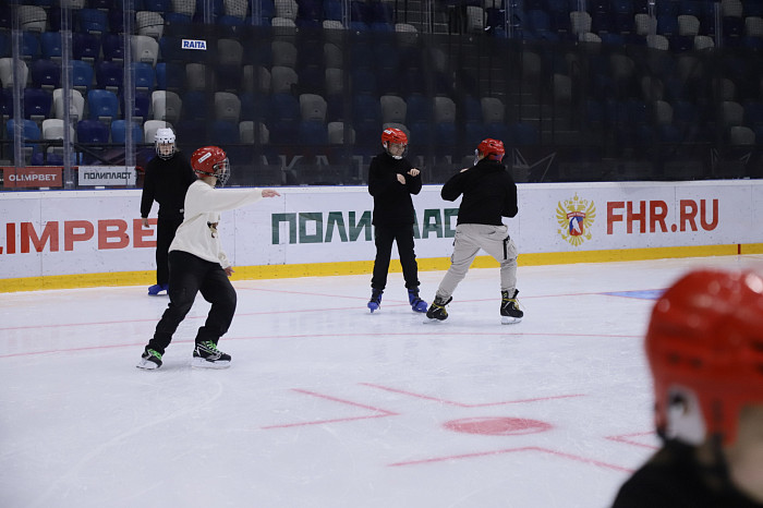 Сходил на бесплатные занятия и влюбился в лед: как тульских школьников учат кататься на коньках – фоторепортаж
