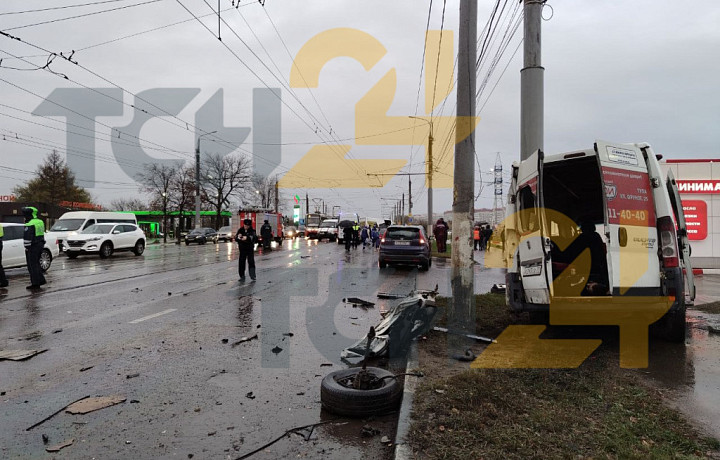 Туляки организовали стихийный мемориал на месте страшного ДТП на Пролетраском мосту