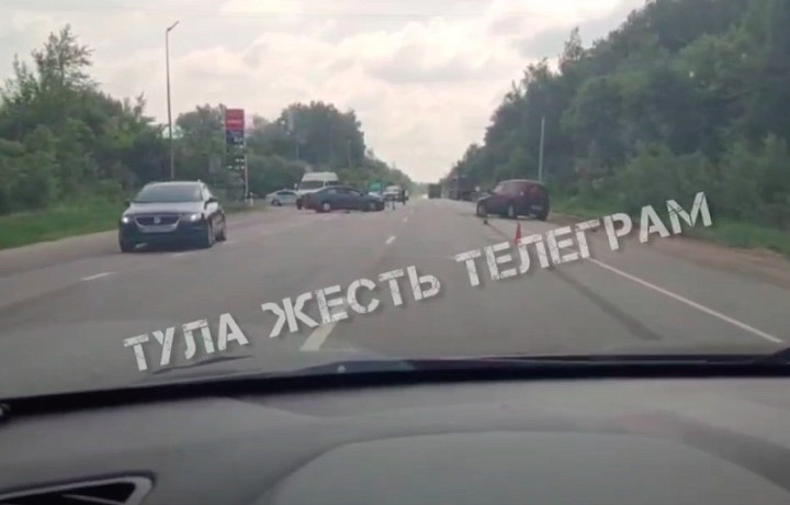 Водитель «Шкода рапид» не пропустила иномарку, два человека пострадали