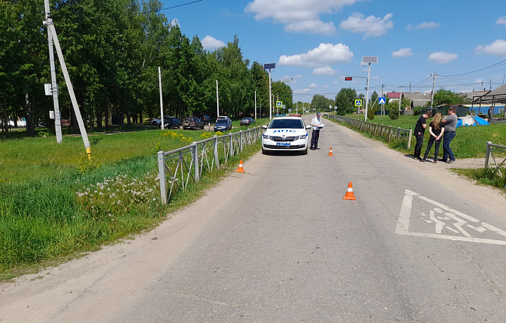 В Каменском районе 15-летний водитель Lada не справился с управлением и врезался в ограждение