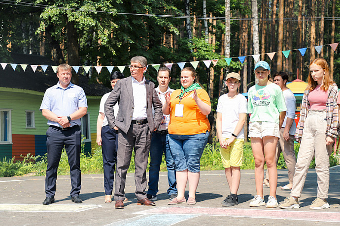 Глава администрации Тулы посетил детский лагерь «Орленок»