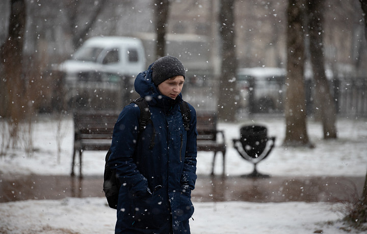 Мягкие пилинги и увлажняющие сыворотки: косметолог рассказал, как ухаживать за кожей зимой