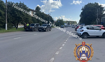 В Щекине автомобиль Jetour столкнулся с мопедом, пострадала 17-летняя девушка